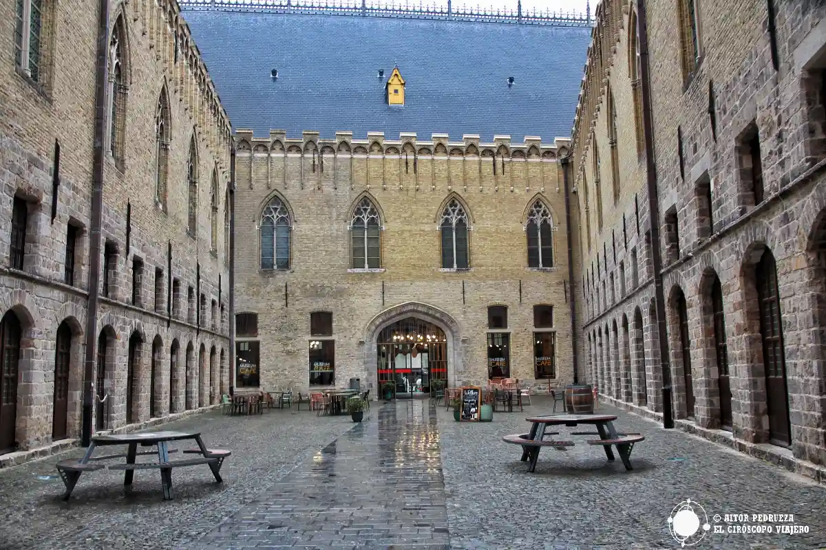 Patio de la Lonja de Paños de Ypres